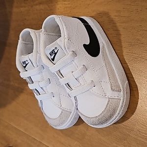baby nike blazer mid '77 size 3C - white